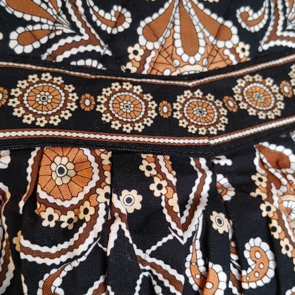 ⭐Host Pick⭐Compact Vera Bradley Quilted Hannah Bag in Cafe Latte Shade - Picture 2 of 9